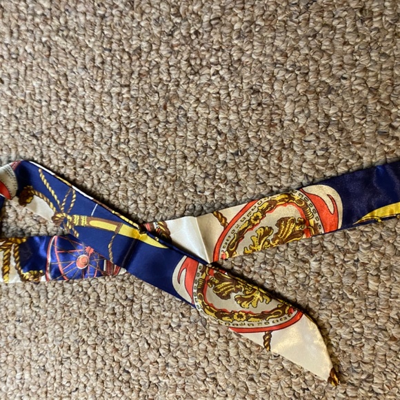 Eitenne Ainger  scarf - Picture 3 of 5